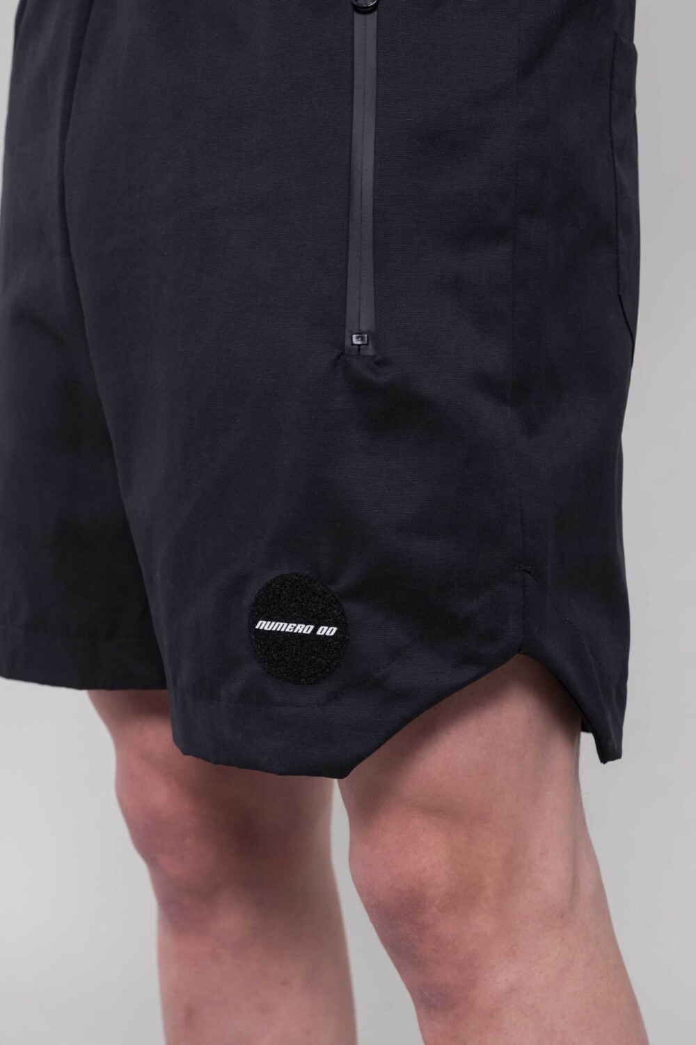 BLACK ZIP SHORT - Image 3